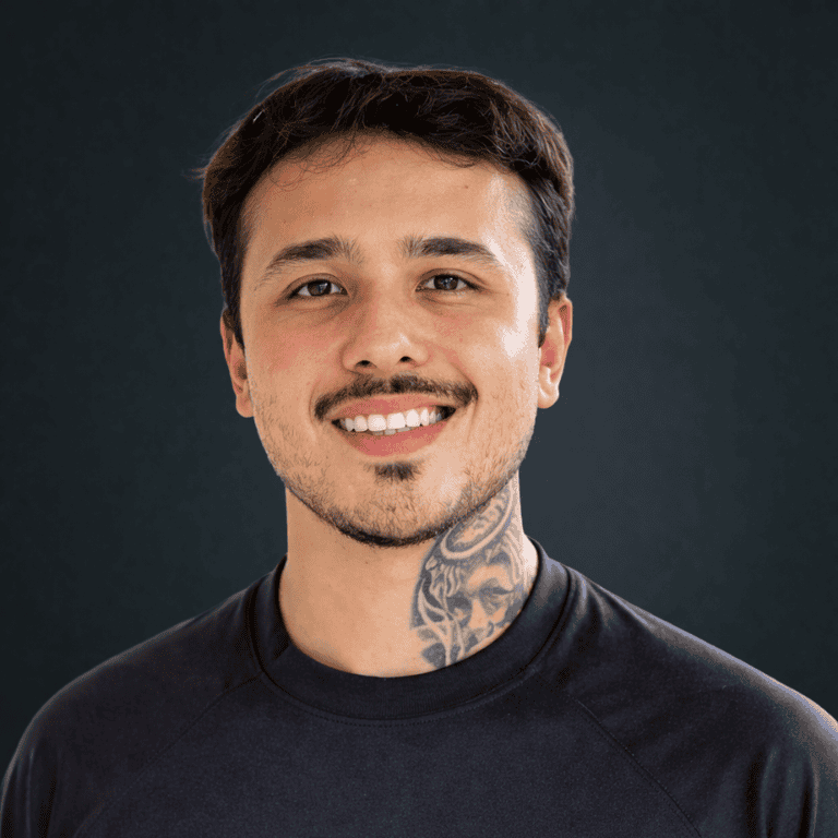 Friendly man with tattoos smiling, promoting Noah Reviews homepage.